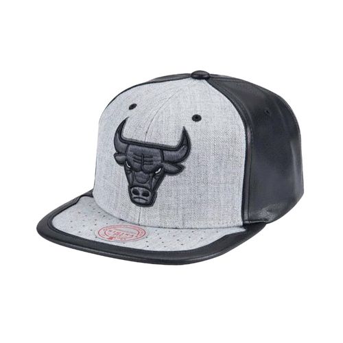 Gorra MITCHELL & NESS DAY ONE CHICAGO BULLS HOMBRE